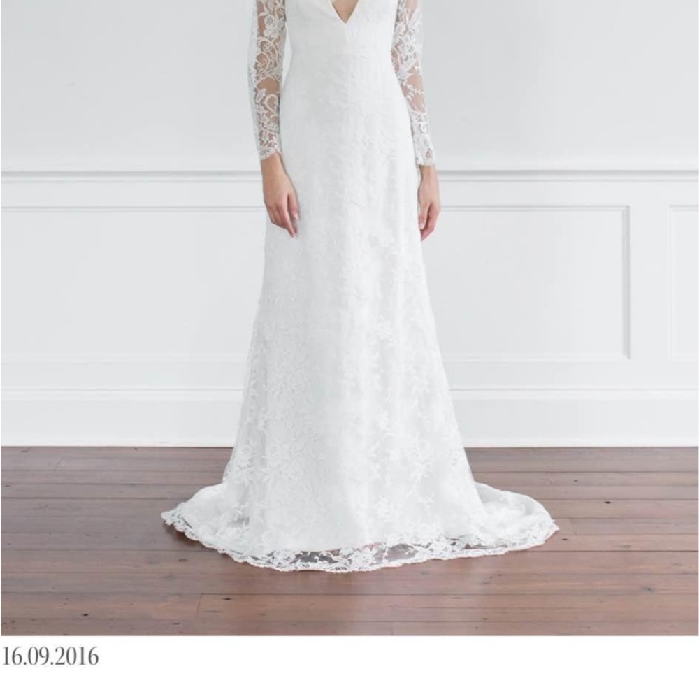 Elegant White Lace Wedding Dress